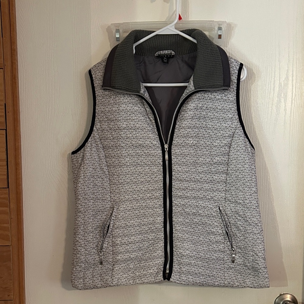 Tribal Women's Light Gray Quilted Vest